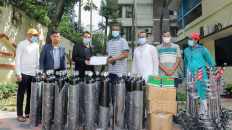 Saif Powertec hands over oxygen cylinders to Chattogram police commissioner