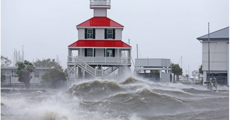 Hurricane Ida kills 1, knocks out power across New Orleans
