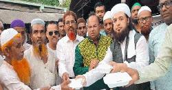 Dr. Kazi Ertaza providing Iftar to more than two hundred fasting people every day in Satkhira